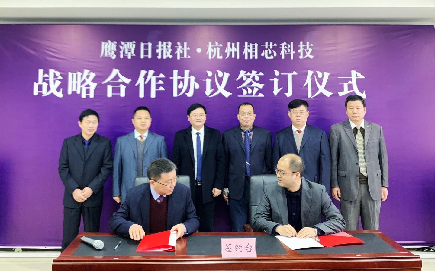 揭秘娱乐八卦，如何用文案素材点燃话题风暴