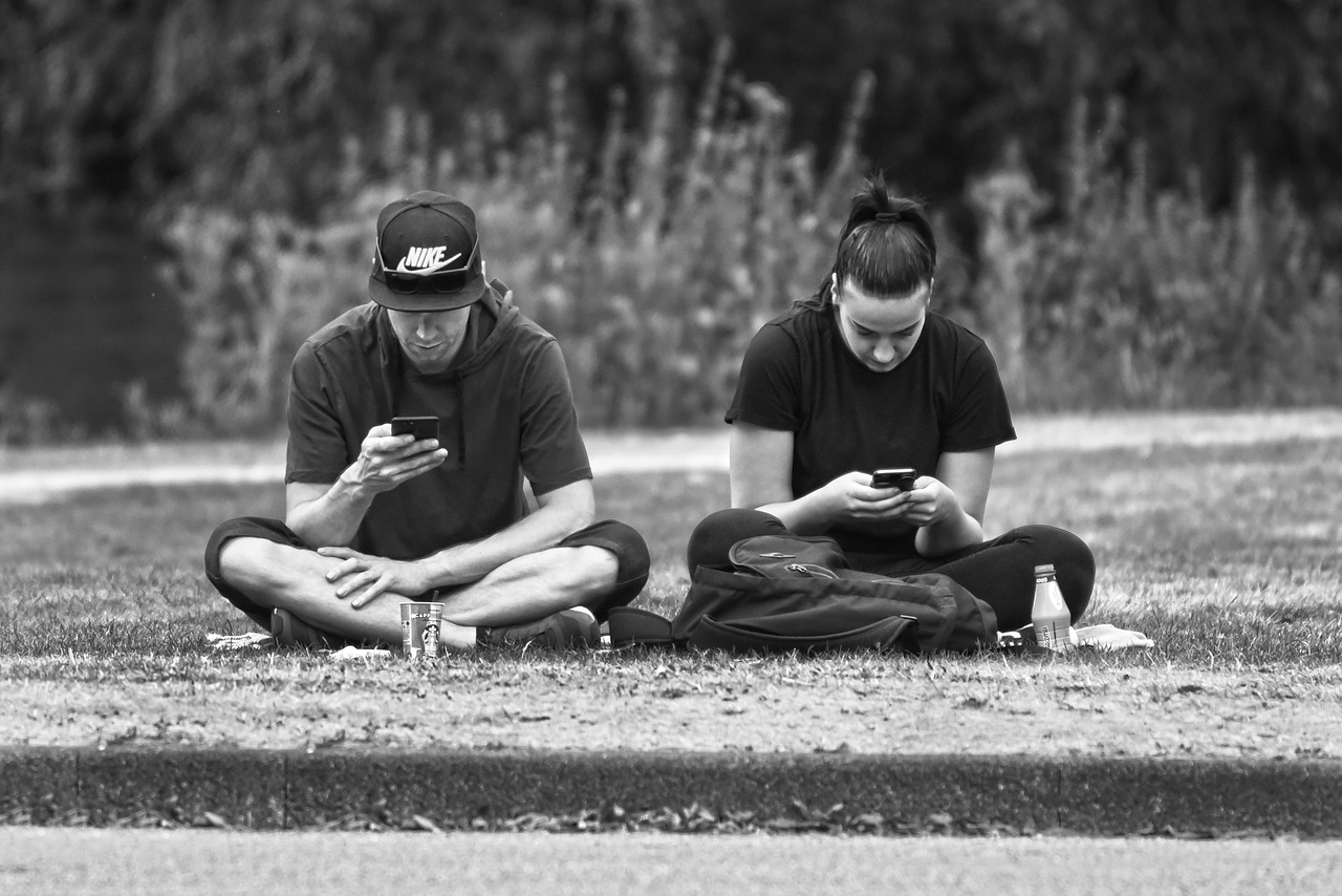 LCD为什么叫瞎眼屏？揭秘蓝光频闪伤眼真相与5大护眼解决方案