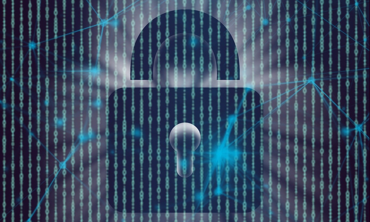 男子买白酒竟发现是空瓶，厂家回应引热议