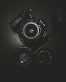 索尼 WX350（Sony DSC-WX350）是一款于2014年发布的入门级高倍变焦便携数码相机，属于索尼WX系列（主打轻薄+长焦+智能功能）以下是关于该机型的关键信息整理，供参考