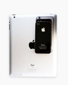 苹果 iPhone SE（第二代）于 2020年3月18日 正式发布，并于 2020年3月24日 在全球多个国家和地区（包括美国、中国、日本、英国等）同步上市